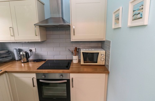 Oxwich Cottage | NUMBER 6 OXWICH LEISURE PARK, family friendly in Oxwich