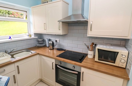 Oxwich Cottage | NUMBER 6 OXWICH LEISURE PARK, family friendly in Oxwich