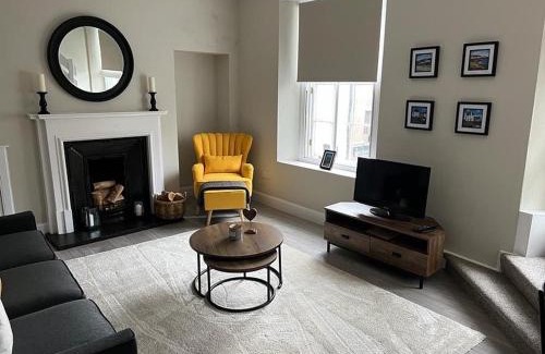 Leven Apartment | Number Twenty Six - 2 miles from Elie Beach - 15mins to St Andrews