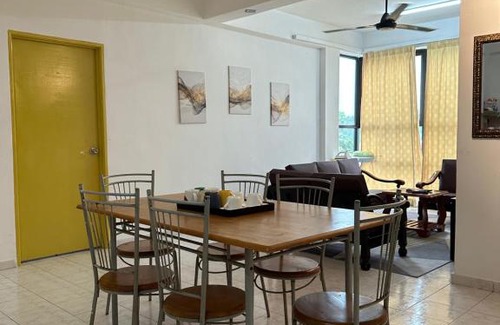 Bukit Baru Apartment | Nur Ahmad FAMILYHOMESTAY BUKIT BERUANG 4 ROOMS Full Apartment FREE WIFI & NETFLIX