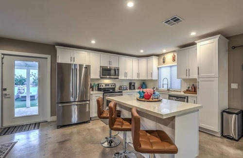 Richfield House | NV2804 · 1.8 Miles from the Strip! Private Pool, Game Room!