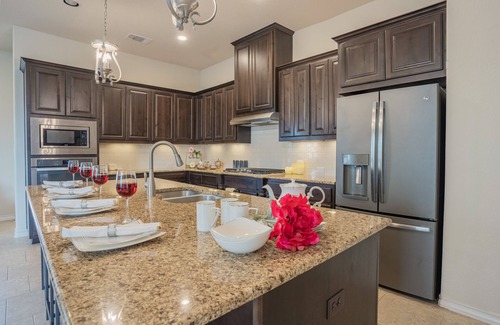 Leander House | NW Austin Getaway in Leander, Crystal falls Golf Course,HEB Center, Cedar Park