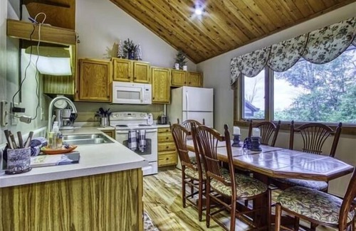 Timberline Condo | NWA4- Beautifully updated! Sleeps 8