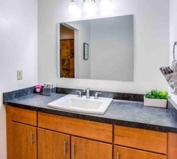 Rochester Apartment | NY Style Centric Loft with King Bed by Park av