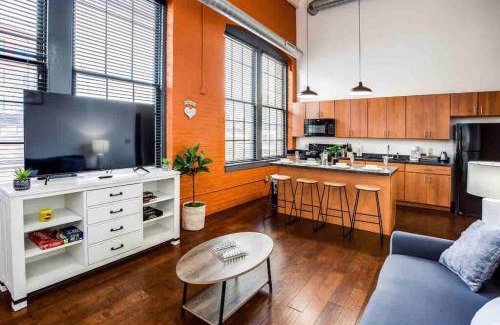 Rochester Apartment | NY Style Centric Loft with King Bed by Park av