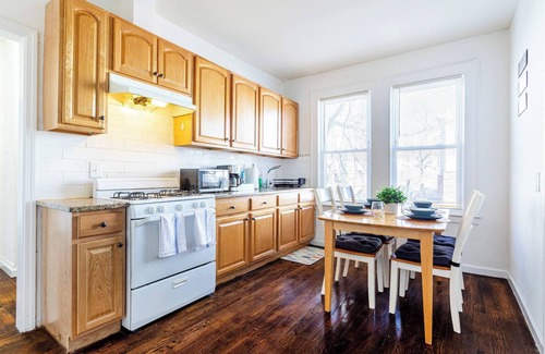 Ampere Bed & Breakfast | NYC-Bound 2BR w/FREE Parking & Pets Welcome