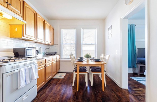 Ampere Bed & Breakfast | NYC-Bound 2BR w/FREE Parking & Pets Welcome