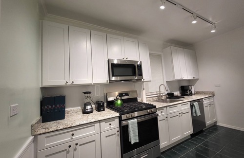 North Side Apartment | NYC in Min. Modern Apt. 4 Bedrooms