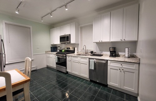 North Side Apartment | NYC in Min. Modern Apt. 4 Bedrooms