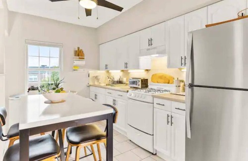 Queens Apartment | NYC Modern Queens 2 beds with patio parking fire pit bbq