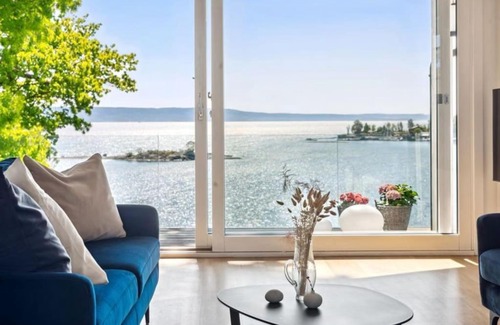 Asker Villa | Nydelig beliggenhet i første rekke mot sjøen