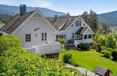 Kaupanger House | Nydelig lite hus med egen vedfyrt baksteovn.