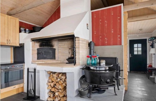 Kaupanger House | Nydelig lite hus med egen vedfyrt baksteovn.
