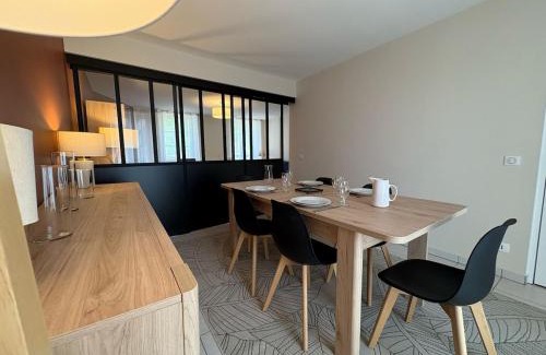 Saint-Martin-de-Brethencourt Apartment | Nymphéas - Charming apartment village center