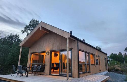 Leksvik House | Nyoppført hytte med badestamp