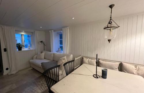 Kungshamn Apartment | Nyrenoverad pärla centralt i Kungshamn