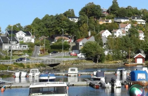 Arendal Apartment | Nyrestaurert leilighet nær byen og badeplass
