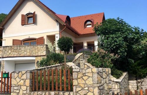 Szigliget House | Nyugalom Szigete Vendégház SZIGLIGET
