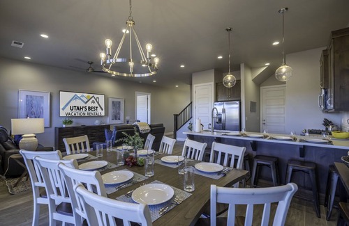 Santa Clara House | O-65&66| Sleeps 38 * Pvte Pool *Hot Tubs* Fire Pits * 2 homes duplex