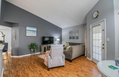 Clearwater Apartment | o CHARMING CONDO MINUTES FROM GORGEOUS CLEARWATER BEACHES o