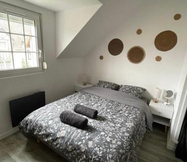 Courseulles-sur-Mer Apartment | "O'Dbark" - duplex 2 étoiles - à 100m de la plage avec jardin