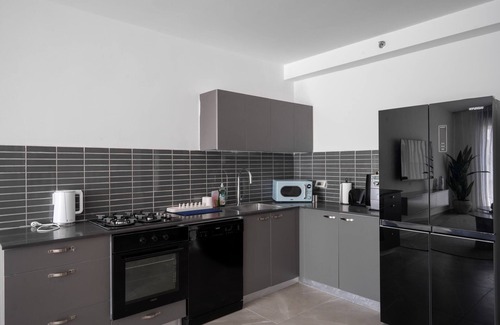 Bat Yam Apartment | O&O - 2 BR Stylish & Modern Apartment