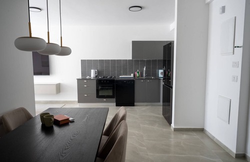 Bat Yam Apartment | O&O - 2 BR Stylish & Modern Apartment