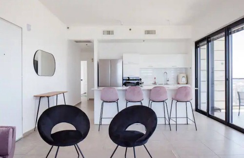 Bat Yam Apartment | O&O Group- Modern Luxury APT-Mesmerizing Sea Views.