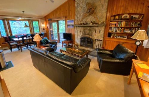 Bretton Woods House | O9 NEW Renovated Bretton Woods slopeside condo with 2 living rooms foosball air hockey