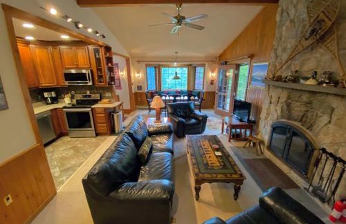 Bretton Woods House | O9 NEW Renovated Bretton Woods slopeside condo with 2 living rooms foosball air hockey