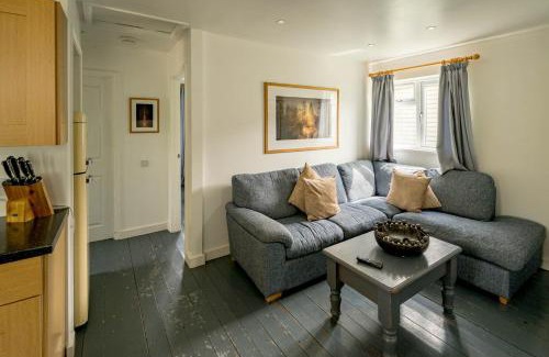 Cranbrook House | Oak Cabin Overlooking Bedgebury Forest