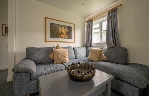 Cranbrook House | Oak Cabin Overlooking Bedgebury Forest