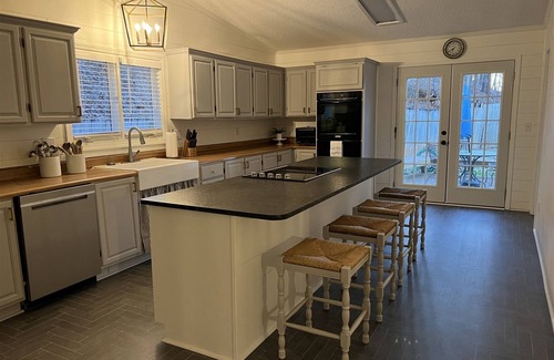 Dadeville House | Oak Cottage | 5 Bed, 3 Bath
