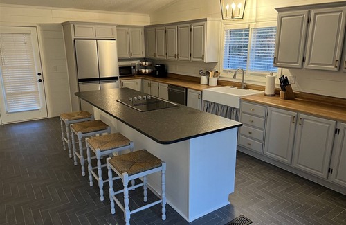 Dadeville House | Oak Cottage | 5 Bed, 3 Bath
