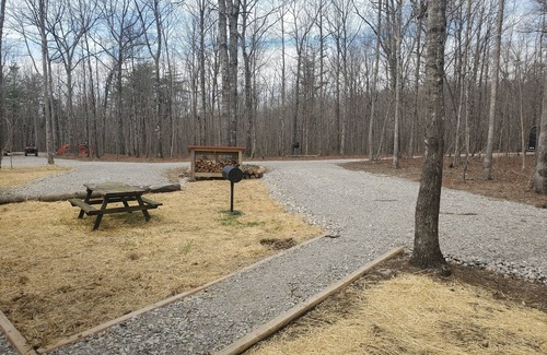 Beersheba Springs Cabin | Oak-dog friendly, homestead w/livestock, quiet, relaxing, hiking, near Caverns