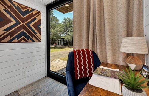 Waco House | Oak Harbor - Container Home Near Baylor, Magnolia