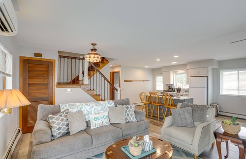 Oak Harbor House | Oak Harbor Lake Home w/ 4 Decks + Seating!