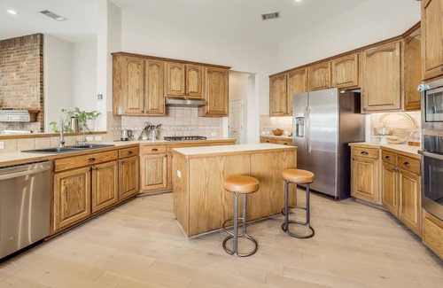 Cat Hollow House | Oak Haven: Your Family's Retreat