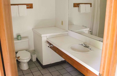Tahlequah Hotel | Oak Hill Inn & Suites