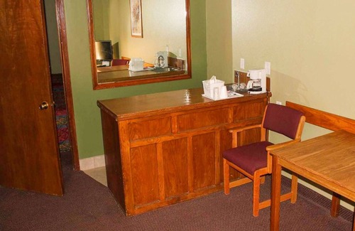 Tahlequah Hotel | Oak Hill Inn & Suites