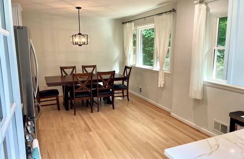 Silver Spring House | Oak House: Newly Remodeled Luxury Home Close to DC