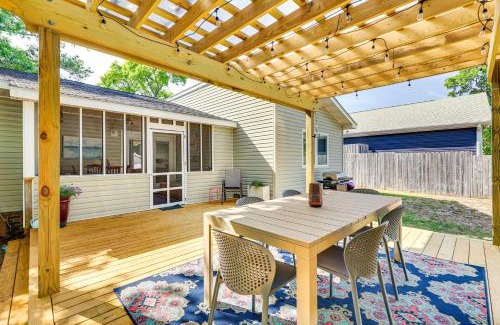 Long Beach House | Oak Island Cottage Minutes to Long Beach!
