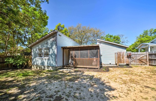 Tranquil Harbour Cottage | Oak Island Home w/Fenced Yard, Walk to Long Beach