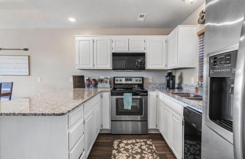 Branson West House | Oak Lane Escape - Branson - Resort Condo on Golf Course with Endless Amenities