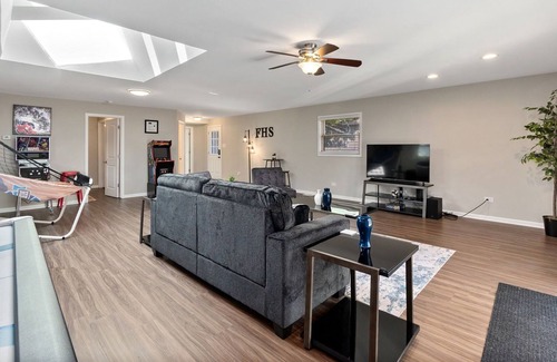 Oak Lawn House | Oak Lawn FHS Rental