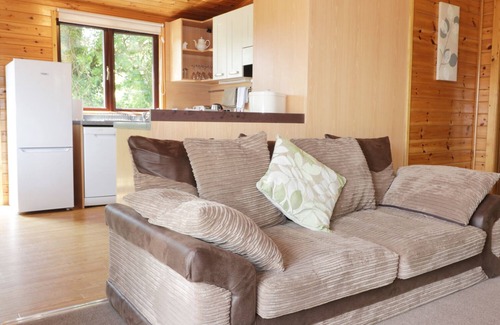 Helford Passage Cottage | OAK LODGE, family friendly, with hot tub in Falmouth