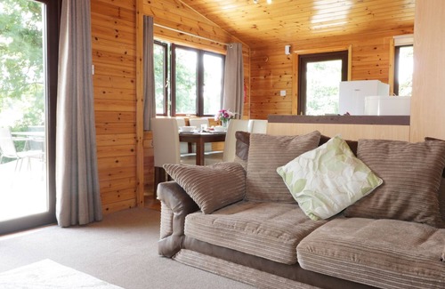 Helford Passage Cottage | OAK LODGE, family friendly, with hot tub in Falmouth