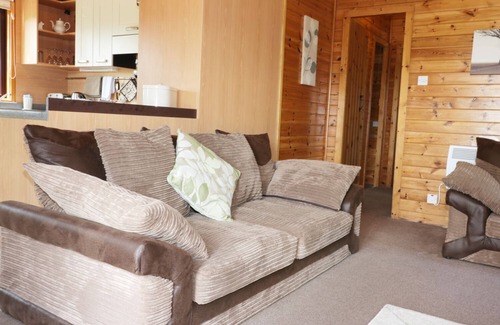 Helford Passage Cottage | OAK LODGE, family friendly, with hot tub in Falmouth