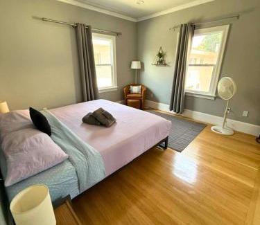 Oakland Ave - Harrison St Apartment | Oak Manor - Chic & Stylish 2BR Apartment Retreat