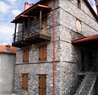 Aghios Athanasios Apartment | Oak & Pine